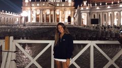 Candela Del Nero frente al Vaticano