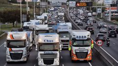 La caravana de camioneros�cierra la arterias de comunicaci�n de�A Coru�a