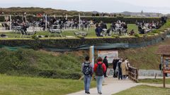 Turistas en el entorno de As Catedrais