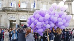 Concentraci�n en la escalinata de la Deputaci�n de Pontevedra, donde se ley� un manifiesto por una funcionaria
DIA DA MULLER