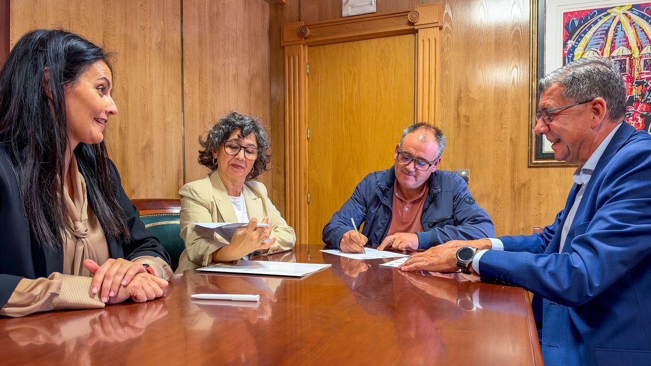 La Casa da Cultura de Xinzo rinde homenaje a la trayectoria de Antonio Mingote
