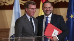 N��ez Feijoo y el ministro �balos durante un encuentro celebrado en Santiago a finales del 2018