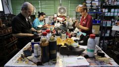 Alumnas de prcticas del ciclo de calzado en la fbrica de calzados Losal en Monforte