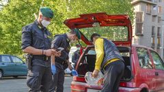 Unos agentes italianos efect�an un control entre  Corvetto y Rogoredo, en Mil�n