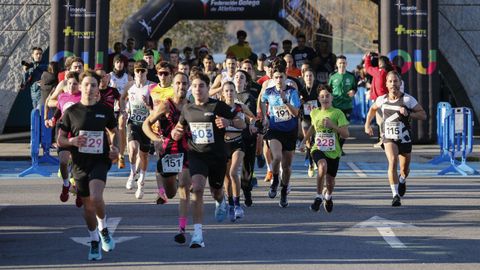 La �ltima edici�n de la San Silvestre reuni� a numerosos participantes en el Club N�utico de Galicia