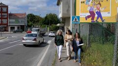 La alcaldesa de Cambre, Diana Pieiro, visit la zona de la AC-214 en la que se reforzar el firme con la delegada de la Xunta, Beln do Campo, y la directora territorial de la Consellera de Vivienda y Planificacin de Infraestructuras, Begoa Freire.