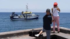 El buque �ngeles Alvari�o sale del puerto de Tenerife, en una imagen de archivo