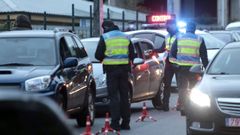 Un control de la Polic�a Local en la avenida de Madrid, en Lugo.