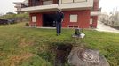 Juan Jos Fernndez en su finca, donde existen socavones provocados por filtraciones