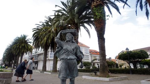 PASEO DE O CABO CON SUS PALMERAS EN VILANOVA