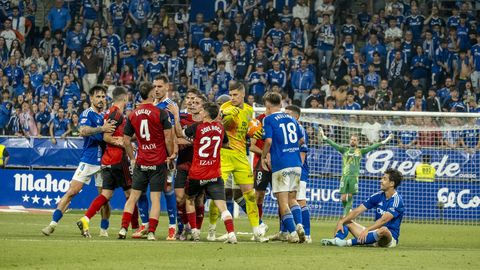 Momento de la tangana en el partido del play off de ascenso entre el Real Oviedo y el Mirandés