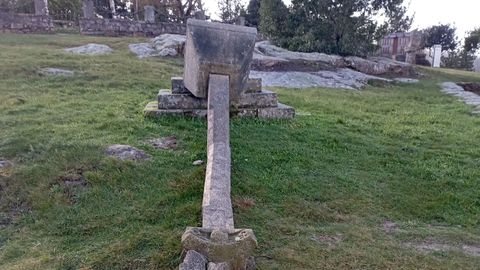 El temporal derrib el curceiro de San Roque, en Viveiro