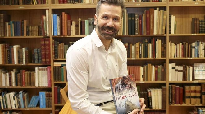 Rodrigo Costoya, coa s&uacute;a m&aacute;is recente publicaci&oacute;n, &laquo;Fillos de Gael&raquo; 