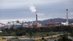 Vista de la planta de al�mina de Alcoa, en San Cibrao