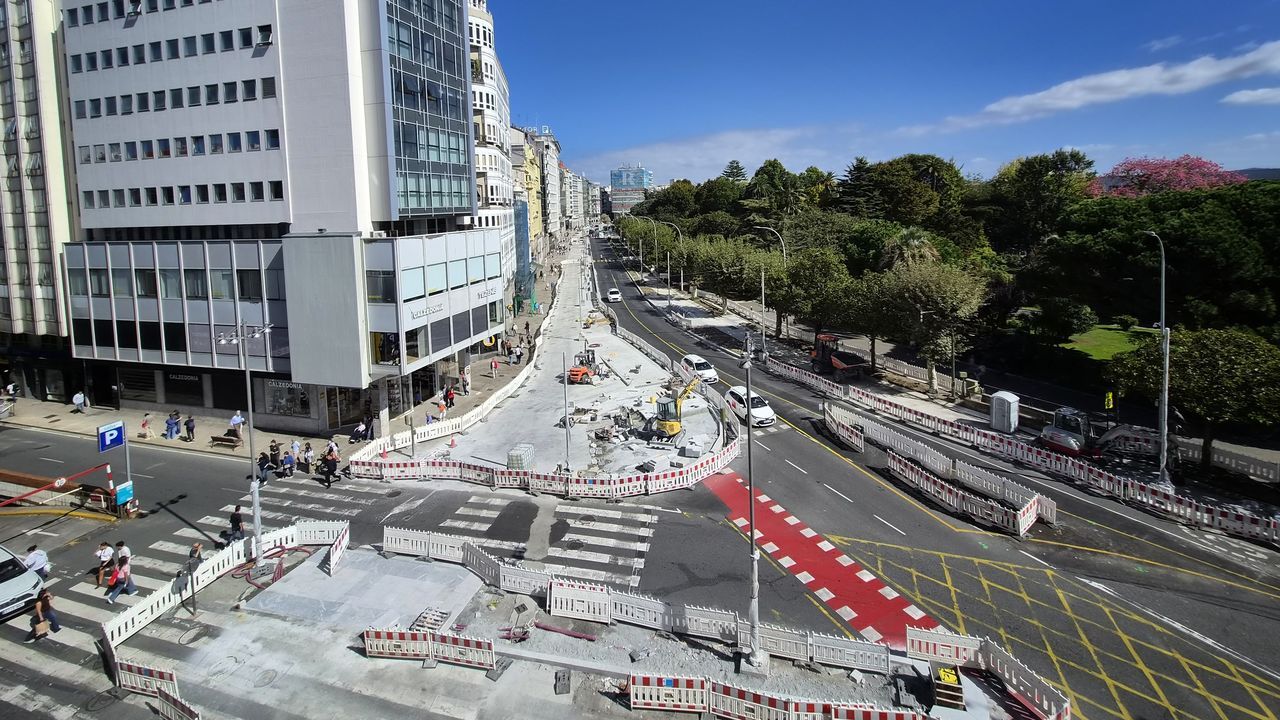 Final inminente de la calzada y el carril bici de los Cantones de A Coruña