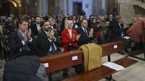 En primeira fila, Jos� Ram�n G�mez Besteiro, Alberto Pazos, Patricia Iglesias e Julio Garc�a Comesa�a.