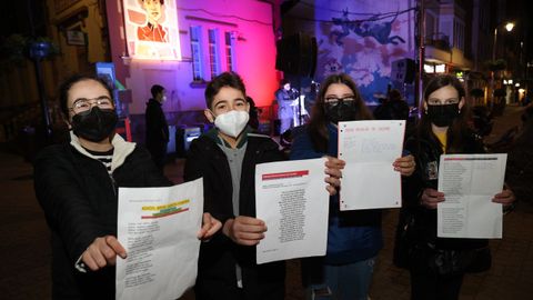 Acto en Carballo: inauguraci�n dunha ilustraci�n, lectura de poemas e actuaci�n do grupo Quercus Blues
