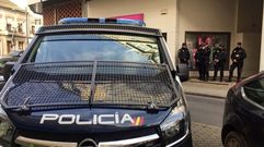 Agentes de la Polic�a Nacional en una calle de Monforte, en una fotograf�a de archivo