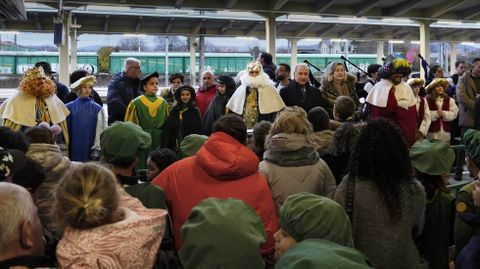 Ambiente en los andenes de la estacin a la llegada de los Reyes Magos