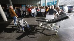 Concentraci�n de celadores pidiendo material y personal