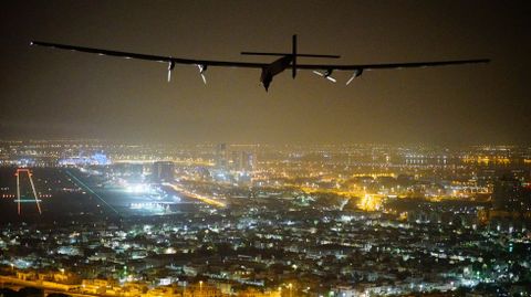 Llegada del Solar Impulse 2 a Abu Dabi