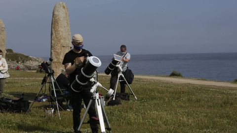En A Coruña, varios ciudadanos disfrutaron del fenómeno en el entorno de la Torre de Hércules