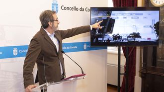 El responsable dos Museos Cient�ficos Coru�eses, Marcos P�rez Maldonado, explic� el funcionamiento de los dos visores