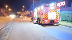 Los bomberos acudieron a la Trinchera para limpiar la calzada, donde se pod�an apreciar las marcas que dej� el veh�culo que se dio a la fuga.