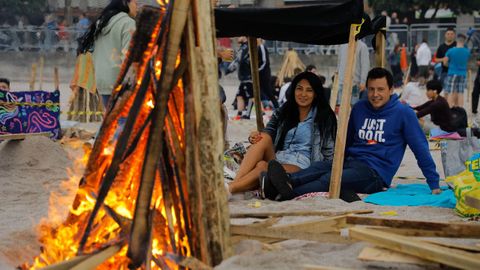 Las hogueras ya empiezan a arder en los arenales de A Corua