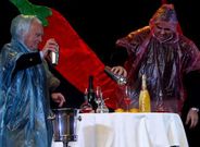 Pepe Mill�n (C�ritas) y el hostelero Pablo Agrelo prepararon un c�ctel expr�s.