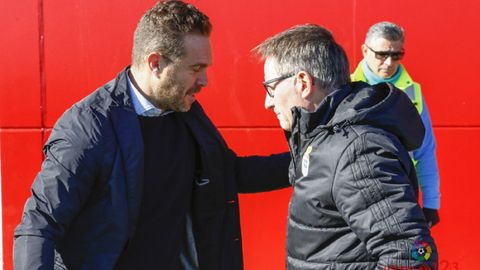 Anquela Tevenet Real Oviedo Sevilla Atletico.Anquela y Tevenet se saludan antes del encuentro