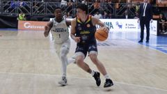 Caio Pacheco maneja la bola contra el Hestia Menorca.