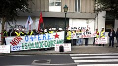 Concentraci�n de trabajadores de Cors�n-Corbi�n, del grupo Isolux, ante el Parlamento de Galicia