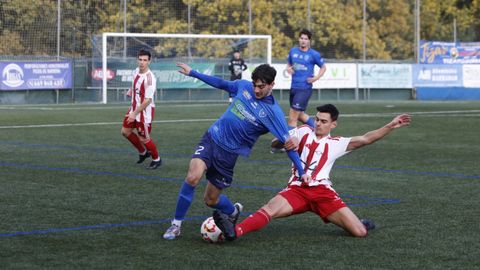 El local Gabri pelea un baln con el exourensanista Yelco Alfaya