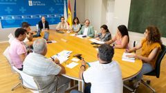 El�director xeral de Centros e Recursos Humanos, Jes�s �lvarez, reunido con las organizaciones sindicales.