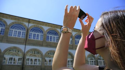 Los lucenses se las arreglaron como pudieron para ver el eclipse