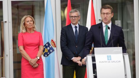 Corina Porro, con Alfonso Rueda y Alberto Nez Feijoo el da que tom posesin como delegada de la Xunta en Vigo.