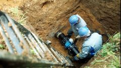 Imagen de archivo de la instalaci�n de un caudal�metro en la red de Ferrol