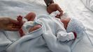 Imagen de archivo de un beb� en un hospital del Sergas