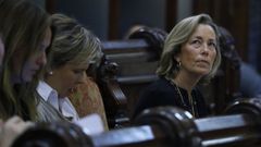 Bel�n Lendoiro y Rosa Gallego, concejalas del PP, en el pleno municipal en A Coru�a