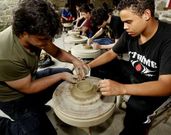 Taller de alfarer�a en la antigua rectoral de Gundiv�s.