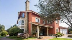 Casa en Bastiagueiro de 585 metros cuadrados a la venta por 830.000 euros