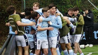 Los jugadores del Celta Juvenil A, celebrando un gol en A Madroa.