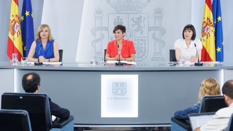 La ministra de Educacin, Pilara Alegra; la portavoz del Gobierno, Isabel Rodrguez y la de Ciencia, Diana Morant, en la rueda de prensa posterior al Consejo de Ministros