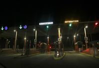 Imagen del pasado 6 de marzo del peaje de Arteixo con las cabinas manuales cerradas. 