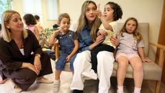 La conselleira, Fabiola Garc�a, en su visita a la ludoteca de Ribadumia 