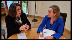 La concejala y diputada del PP de Vilagarc�a, Elena Su�rez, con la conselleira de Infraestruturas, Ethel V�zquez
