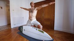 Una ca�da de ��scar� del surf en Oia