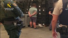 Uno de los detenidos en la operaci�n antidroga en Sevilla.