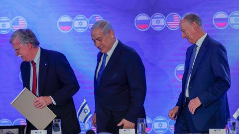 John Bolton, Benjamin Netanyahu y Nikol�i P�trushev (de izquierda a derecha) se reunieron este martes en Jerusal�n para estudiar el futuro de Siria